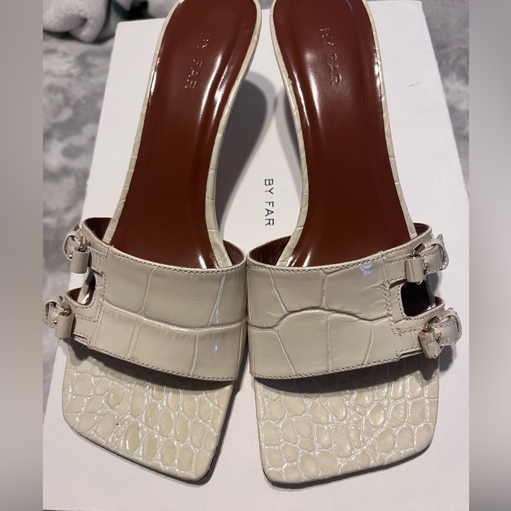 By Far Roni Buckled Croc-effect
Leather Mules In Cream. Barely worn